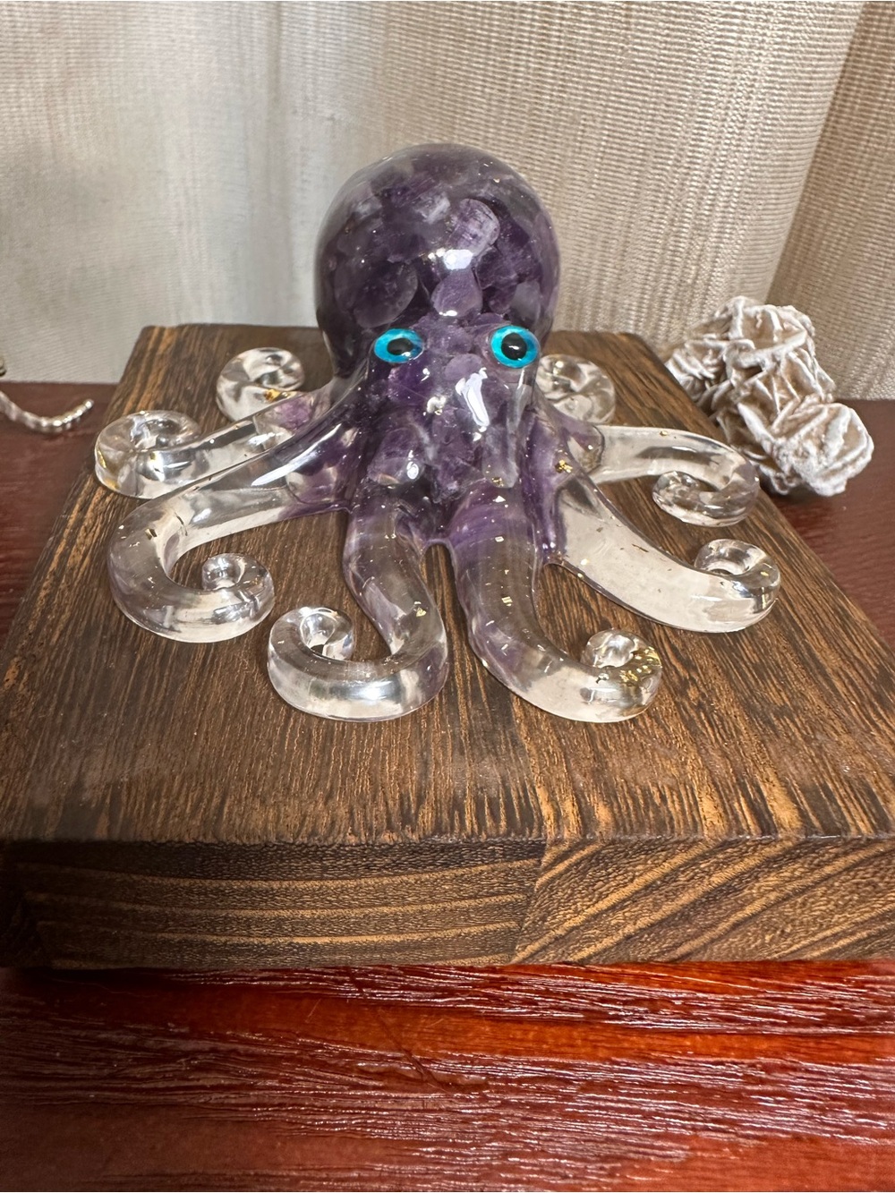Resin and Amethyst Crystal Chips Octopus Figure - Picture 10 of 12